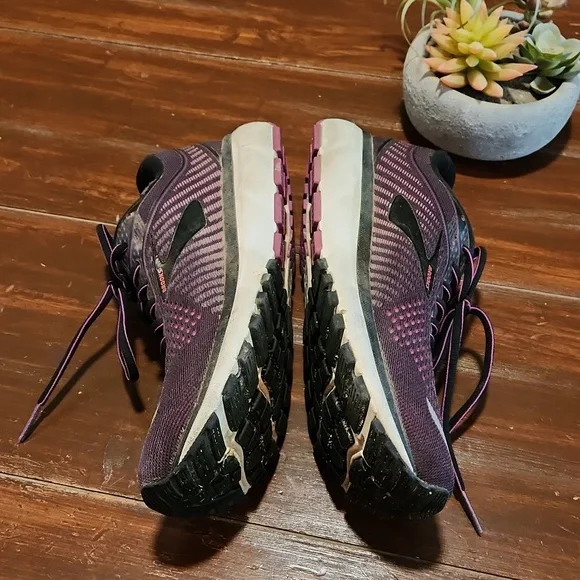 Brooks Ghost 12 Women's Running Shoe Size 9.5 - Picture 2 of 8